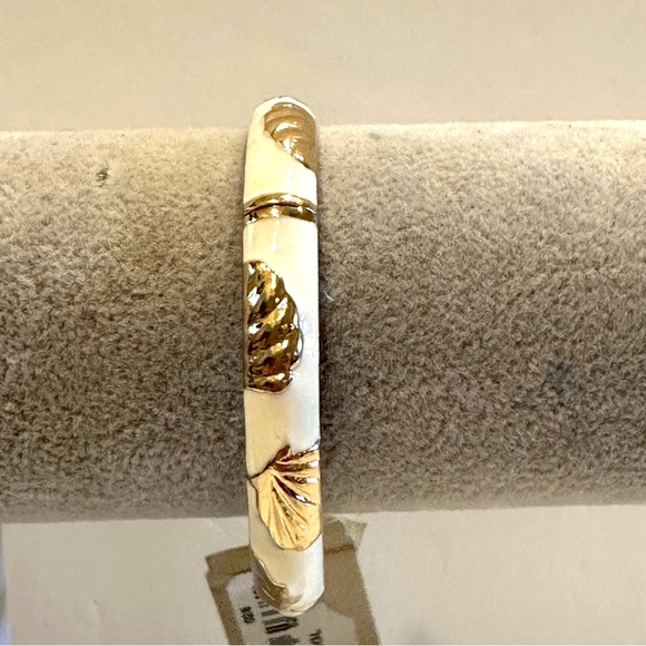NWT Sequin by Nordstrom Clamper Bangle Bracelet white enamel, gold tone seashell - Picture 7 of 13